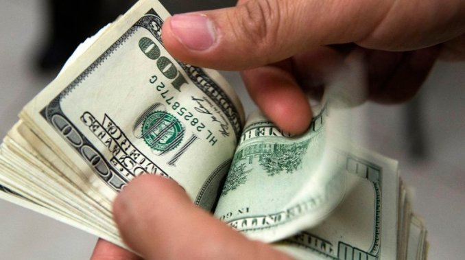 Sólo se podrán comprar con efectivo hasta US$500 por mes