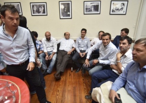 Presupuesto: comenzó la reunión entre intendentes y legisladores