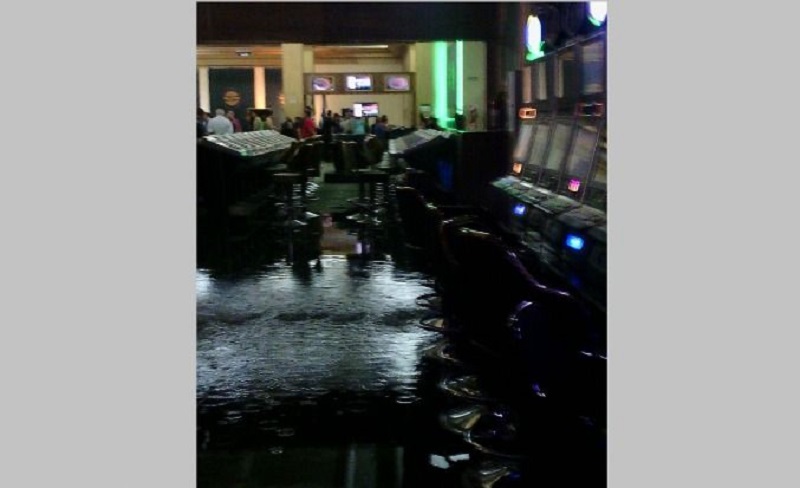 Se inundó el Casino Central de Mar del Plata y evacuaron a los apostadores de la sala de tragamonedas