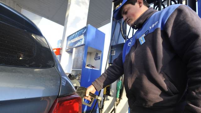 A partir de hoy, aumenta el precio de la nafta y el gasoil