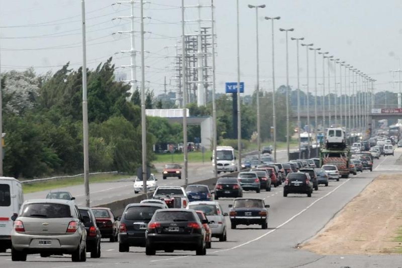 Unos 2200 vehículos circulan por hora hacia la Costa Atlántica