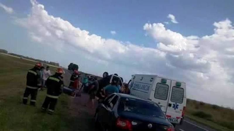 Autovía 2: dos heridos tras volcar sobre la cinta asfáltica a la altura de Vivoratá