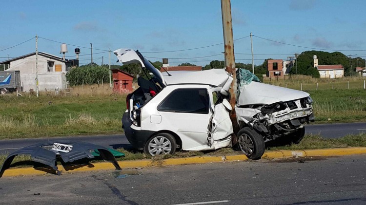 Chocó contra una columna en la ruta 11 y por milagro está viva