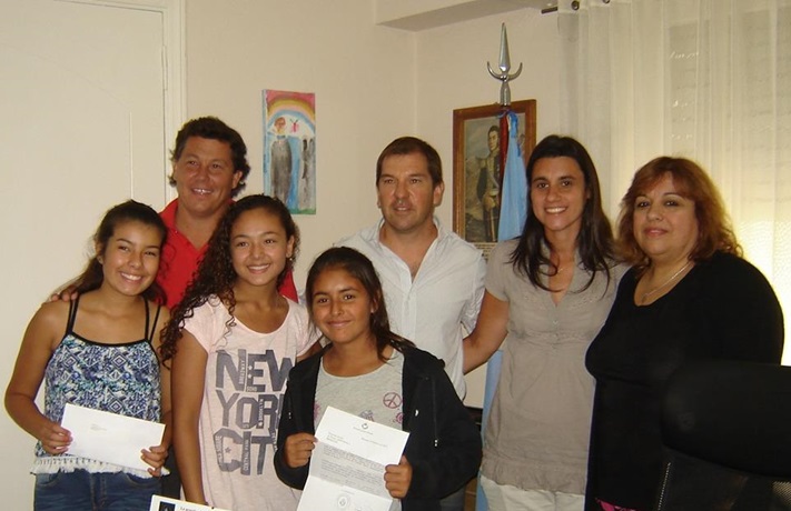 Otamendi: El Intendente Di Cesare recibió a las alumnas que fueron premiadas