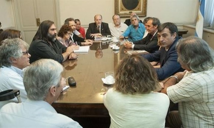 Suspendieron la paritaria docente y estallaron los gremios: “Esto es una payasada”