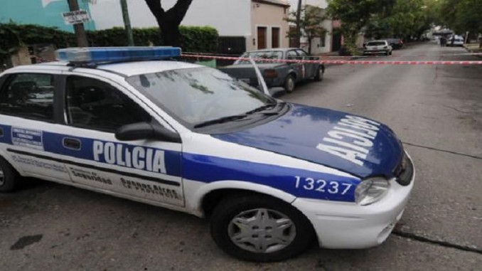 Matan a un adolescente en Las Toninas y la policía busca a su padre