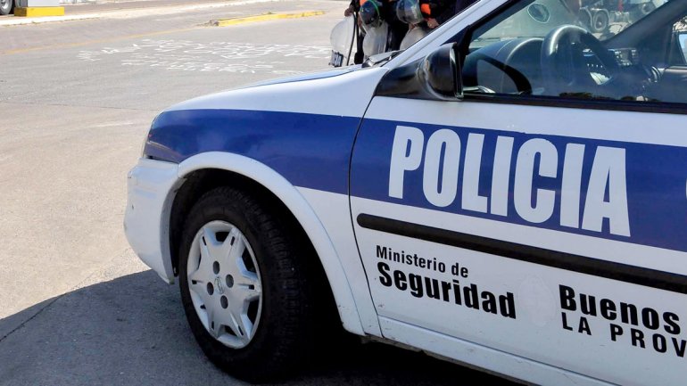 Otamendi: sujeto atacó a golpes y con un cuchillo a personal policial
