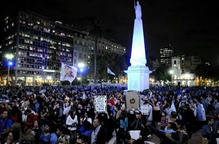 En el marco de los Panama Papers, Macri tuvo anoche su primer cacerolazo en contra
