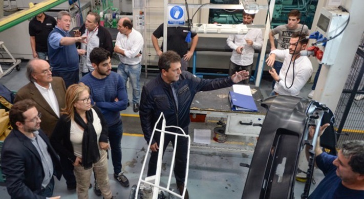 Massa lanza un paquete de leyes bajo el lema “Ni un laburo menos”