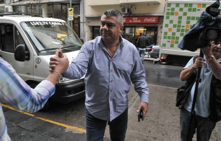 Guerra en el fútbol: Angelici amenazó a Moyano y Segura con intervenir la AFA si insisten con postular a Tapia