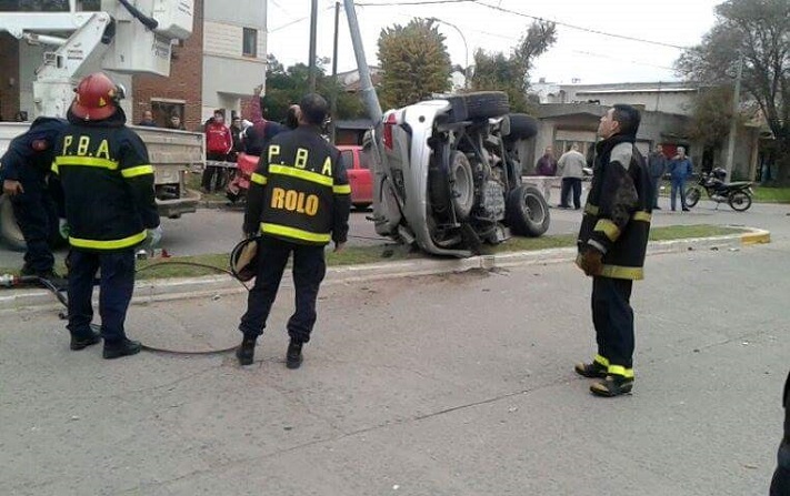 Violento choque entre dos vehículos: sólo hubo heridos leves