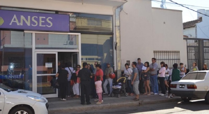 El ritmo de la crisis: ANSES tramita 12 veces más seguros de desempleo que en 2015