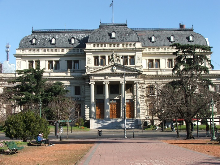 Intendentes del FR respaldaron proyecto para limitar las reelecciones