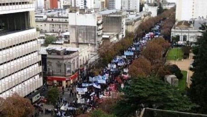 Histórica movilización de gremios en La Plata
