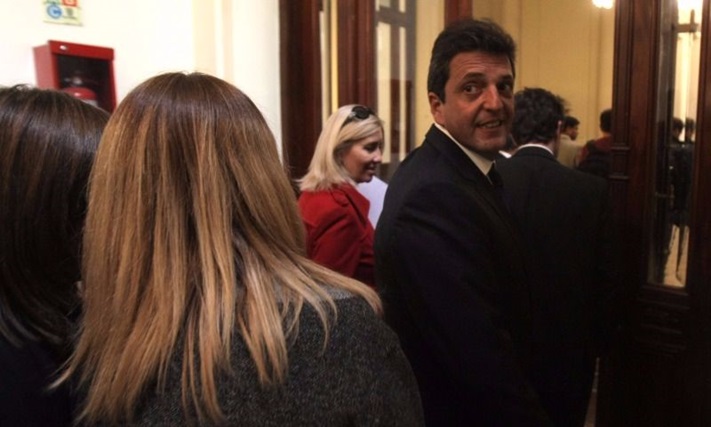 Massa marca el ritmo de la ley anti despidos, que llega al recinto el miércoles
