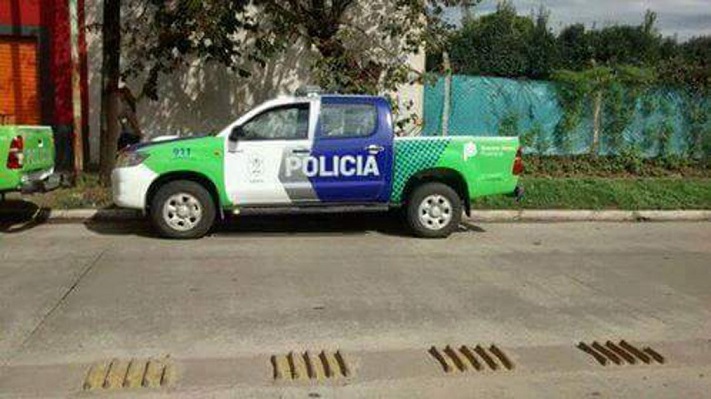 Los nuevos trajes de la bonaerense: Vidal maquilla a la fuerza con verde flúo