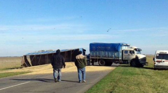 Ruta 88: comerciante herido al chocar contra un camión