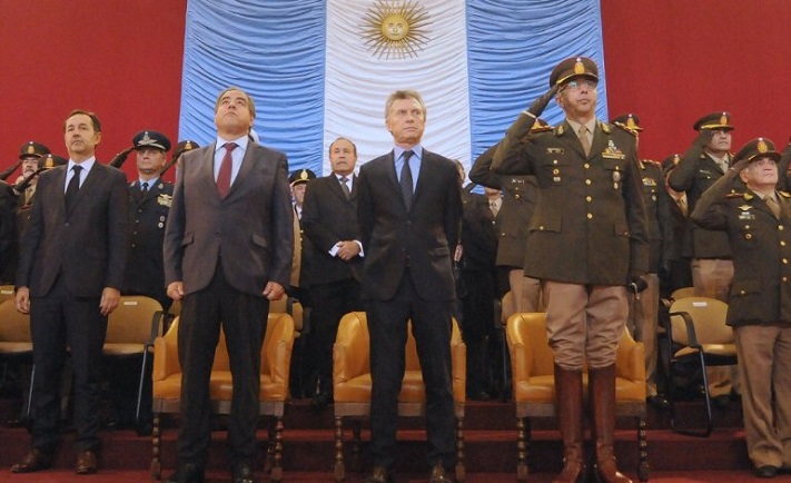 Macri derogó un decreto de Alfonsín para recortar el control civil sobre las Fuerzas Armadas