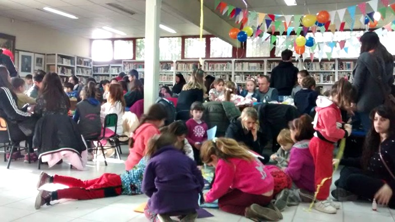 Miramar: La Biblioteca Municipal colmada de chicos