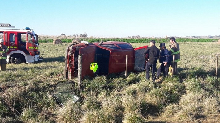 Dos mujeres heridas al volcar en ruta 226
