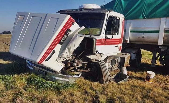 Ruta 3: Choque frontal entre un auto y un camión,  fallece una joven