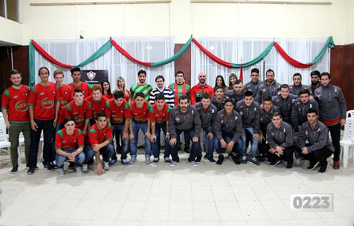 Círculo Deportivo presentó oficialmente el plantel y la indumentaria para el Federal B