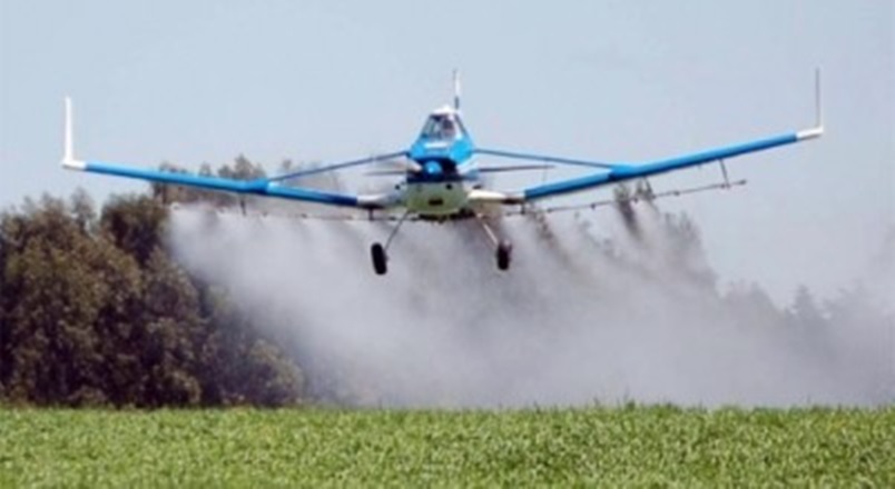 Ley de agroquímicos: investigadores califican de “asesinato”  los diez metros de distancia para fumigaciones