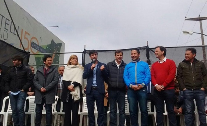 Castelli: El peronismo suma gesto de unidad