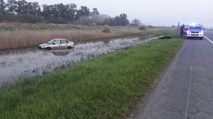 Se despistó un auto en el km 337 de la autovía 2