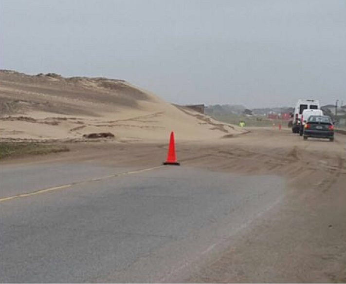 Por el viento, los médanos cubrieron la Ruta 11
