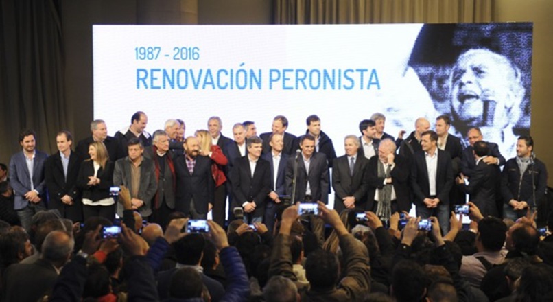 El peronismo pidió una renovación y le envió guiños a Massa