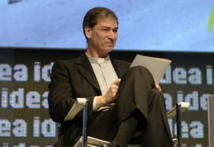 El sacerdote R. Zarazaga “No los llamo a la solidaridad, sino a la racionalidad. Un país que tiene una mitad pobre tiene un futuro atroz”.