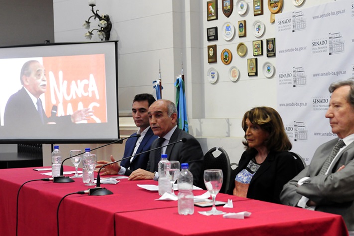 Patricio Hogan y Daniel Salvador encabezaron un homenaje a Julio César Strassera