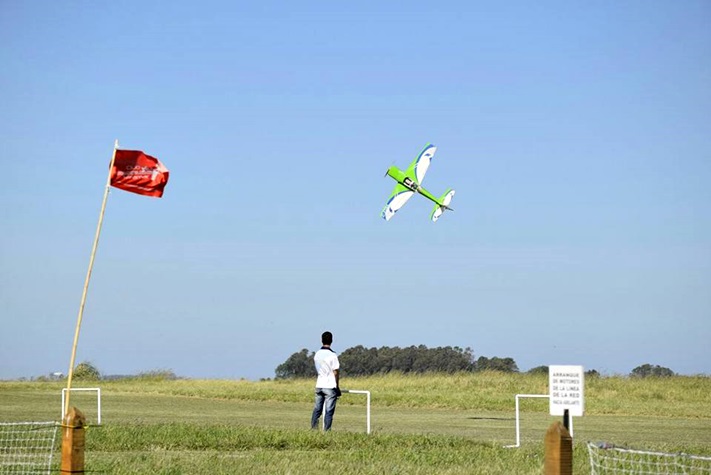 Se desarrolla el 7º Encuentro de Aeromodelismo en el Aero Club Miramar