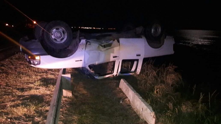 Volcó una camioneta en la ruta 11: el conductor resultó ileso