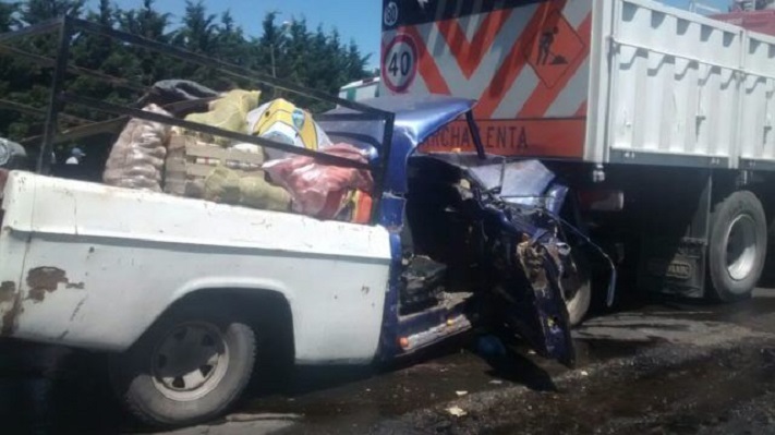 Chocaron contra un camión en la ruta 88: dos heridos