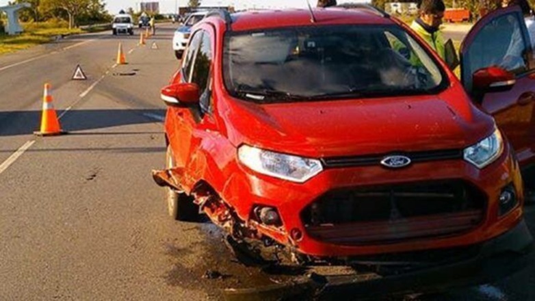 Reventó un neumático y chocó en la ruta 2