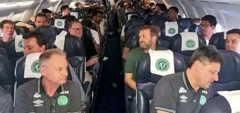 Se estrelló el avión que trasladaba al plantel de Chapecoense: murieron 75 personas