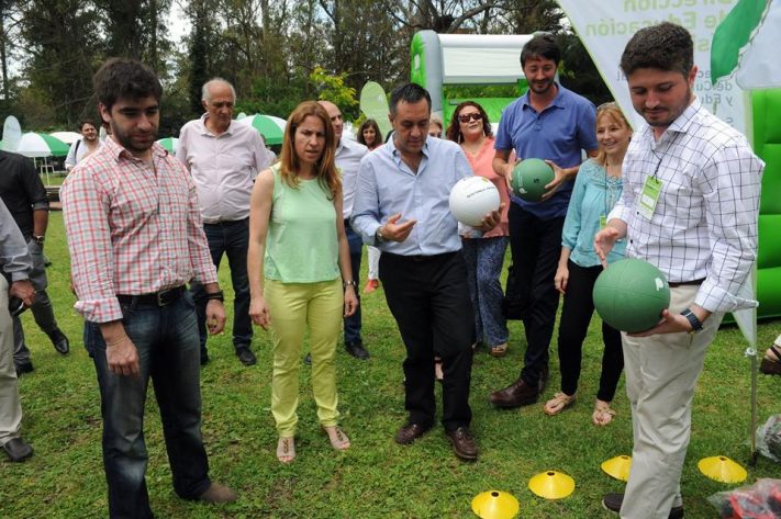 Alejandro Finocchiaro estudia llevar a docentes una oferta similar a la de estatales: 18% y “cláusula gatillo”