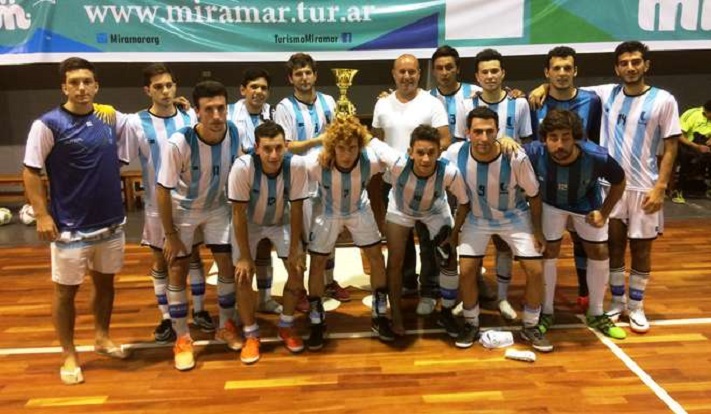 Universitaria, de Selección y campeón en Miramar