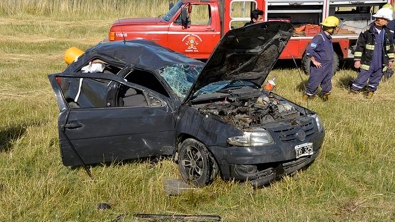 Otro grave accidente en la ruta 2: un hombre herido tras un vuelco