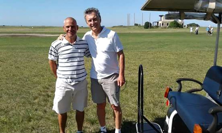 Miramar: Mauricio Macri jugó al golf, luego rectificó los feriados.