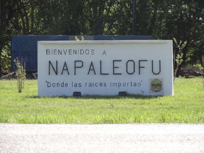 Hizo caminar cuatro cuadras desnuda a la amante de su marido por Napaleofú, un pueblo de Balcarce