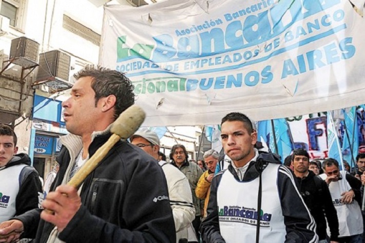 Bancarios en pie de guerra: paro por 24 horas el viernes, en reclamo de un acuerdo paritario