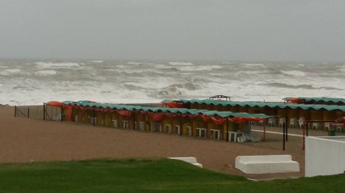 Un fuerte temporal de lluvia y viento azota a Miramar y la zona