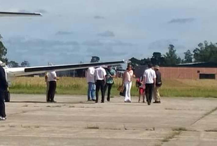 La Gobernadora Eugenia Vidal pasó raudamente por Miramar, y en silencio