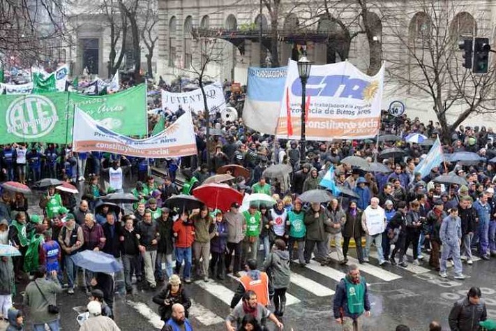 En el marco del paro docente, en la Provincia también van a la huelga los médicos, judiciales y estatales