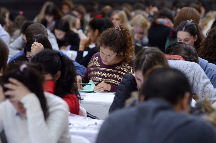 Más de 3.800 jóvenes rindieron hoy el examen para ser residentes en hospitales de la provincia