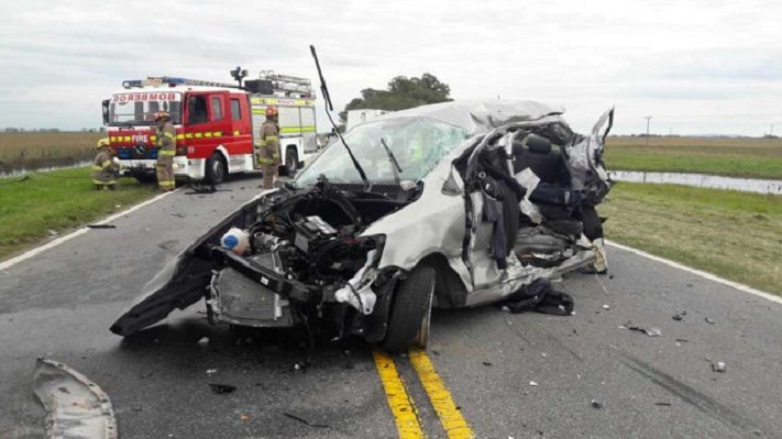 Un muerto y seis heridos por un violento choque en la ruta 226