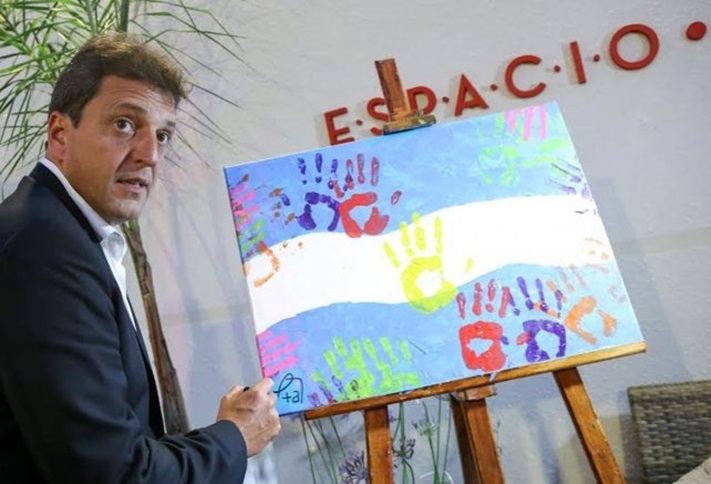 Después de la represión: Massa: “La educación no es un botín de guerra político”